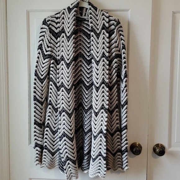 INC LONG LINE BELTED CARDIGAN SWEATER BLACK CREAMY WHITE ZIG ZAG SIZE SMALL - Picture 2 of 10